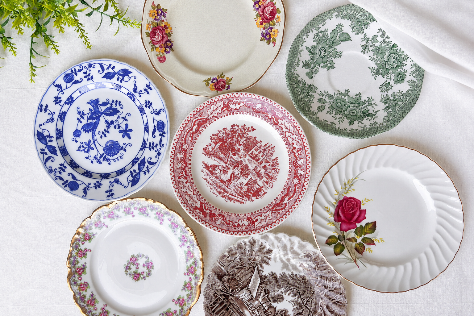 What are the most popular patterns in antique porcelain?